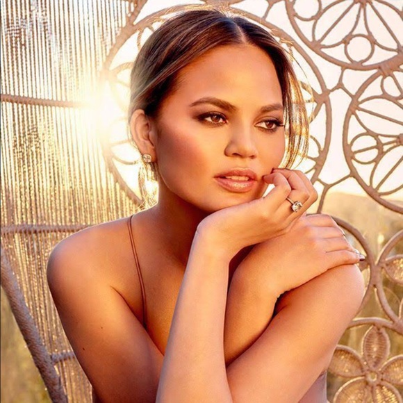 🌸 BECCA X Chrissy Teigen Glow Face Palette - Picture 4 of 8